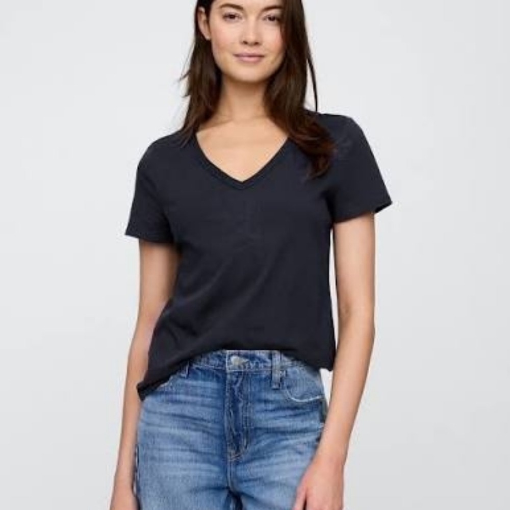 GAP Women's Navy V-Neck Tee